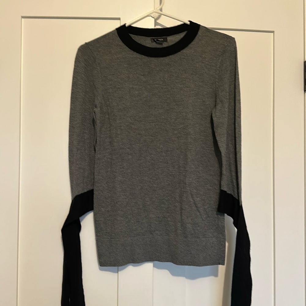 Halogen lightweight 3/4 length sleeve top/sweater. Size XS.